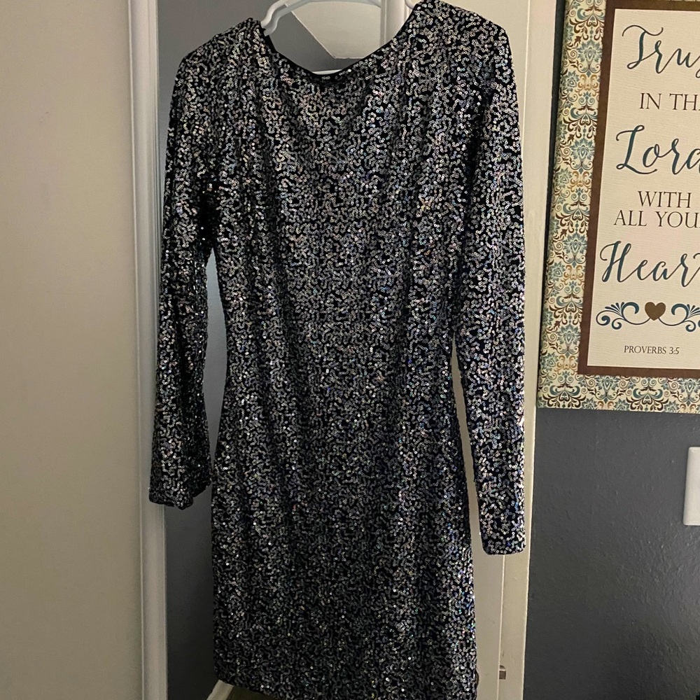 Dress - Picture 2 of 2